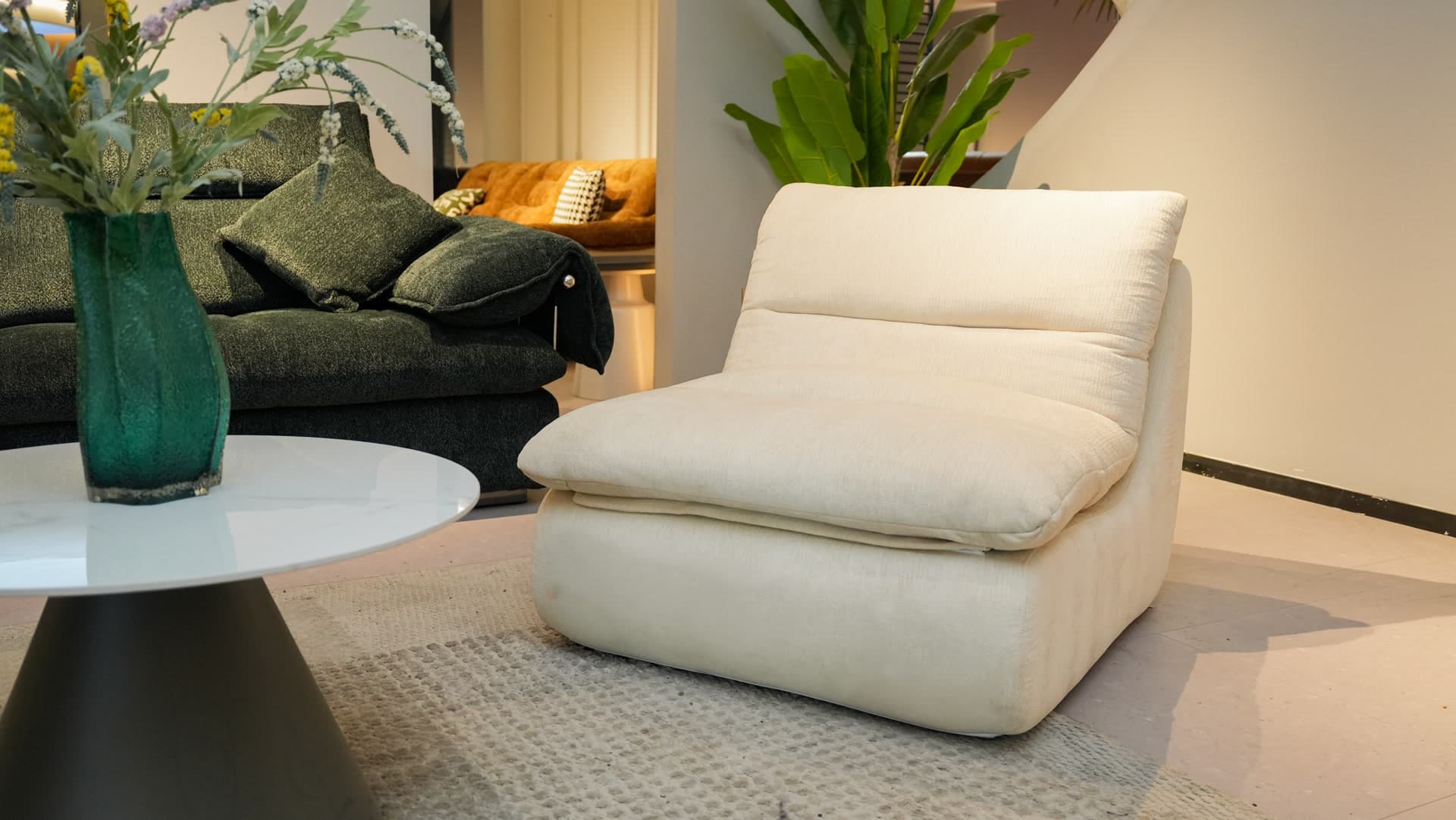 The Joey White - Detail view - Compressed sofa that fits in your car