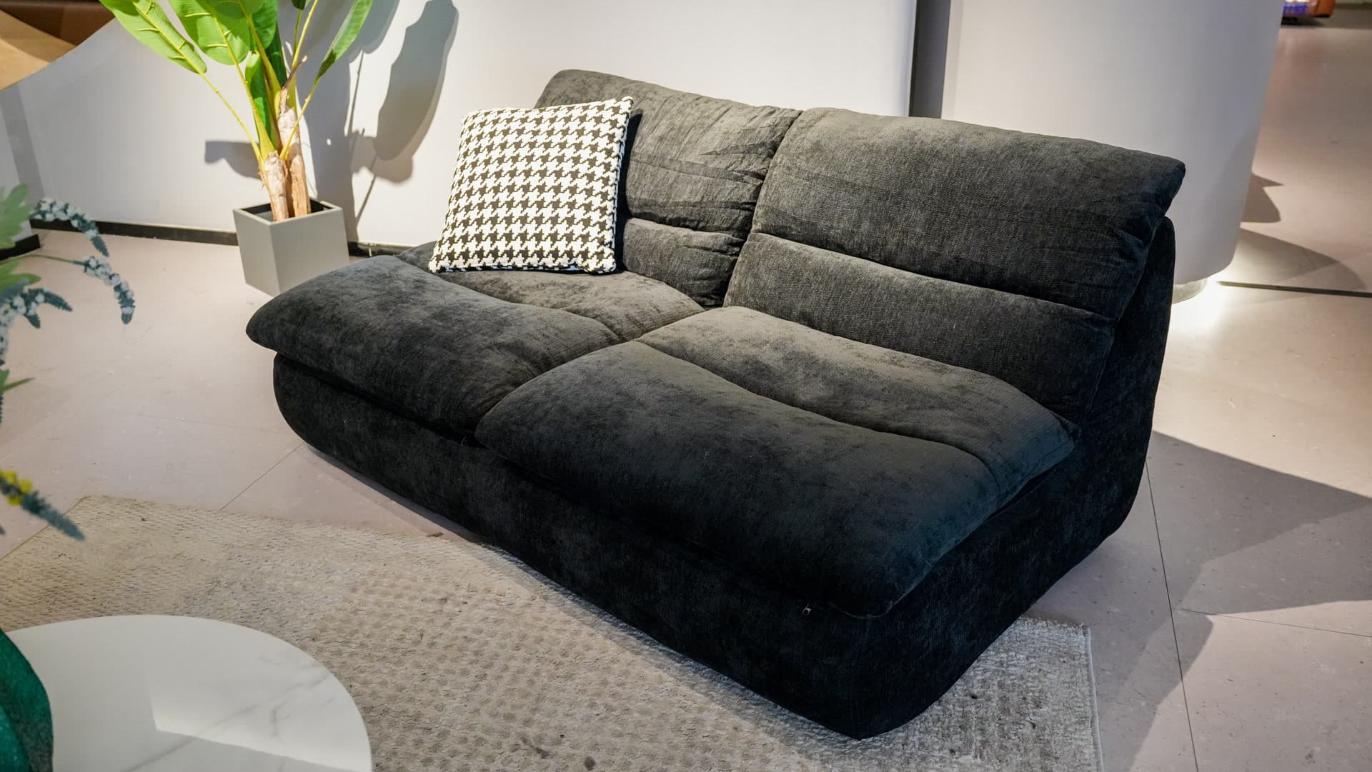 The Wombat Black - Detail view - Compressed sofa that fits in your car